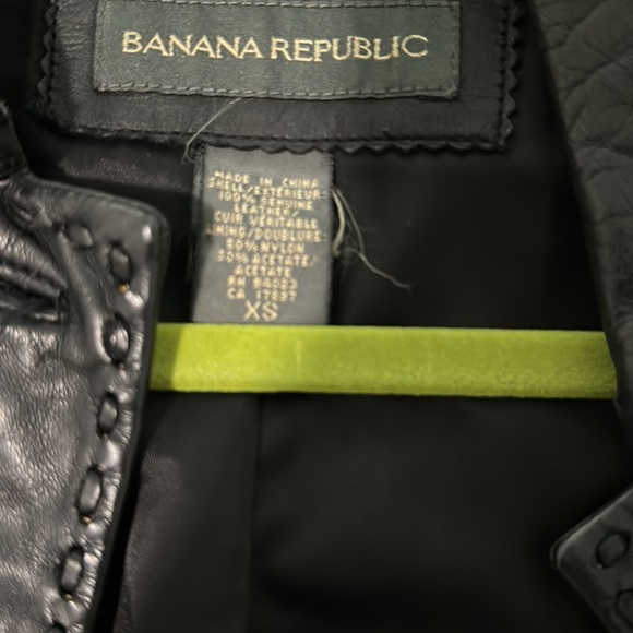 Real l leather , long coat.one button is missing - Picture 5 of 5